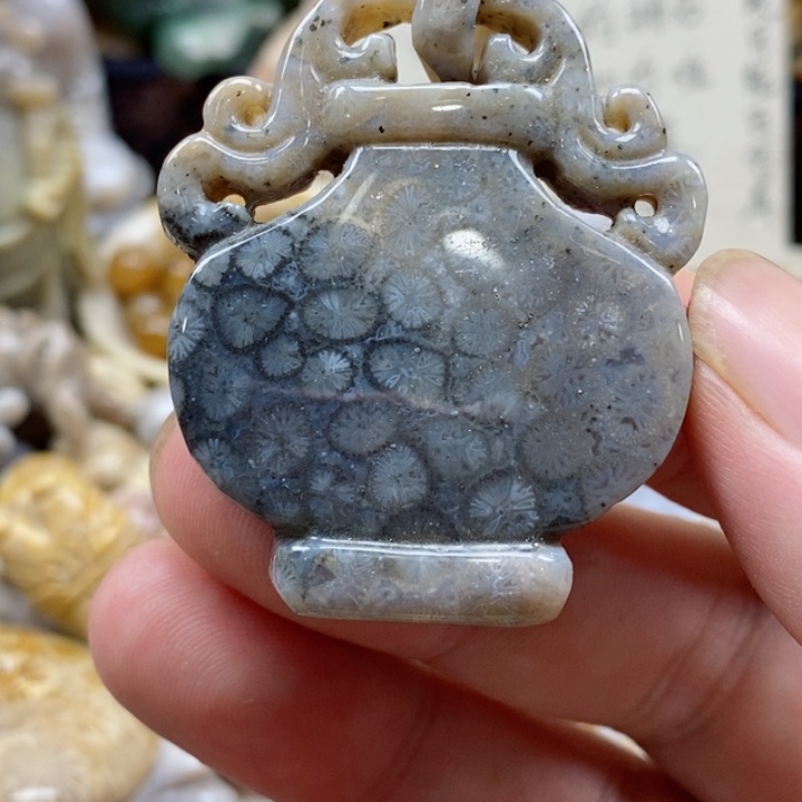 石英质玉未镶嵌颈饰