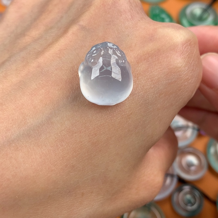 翡翠挂件未镶嵌….