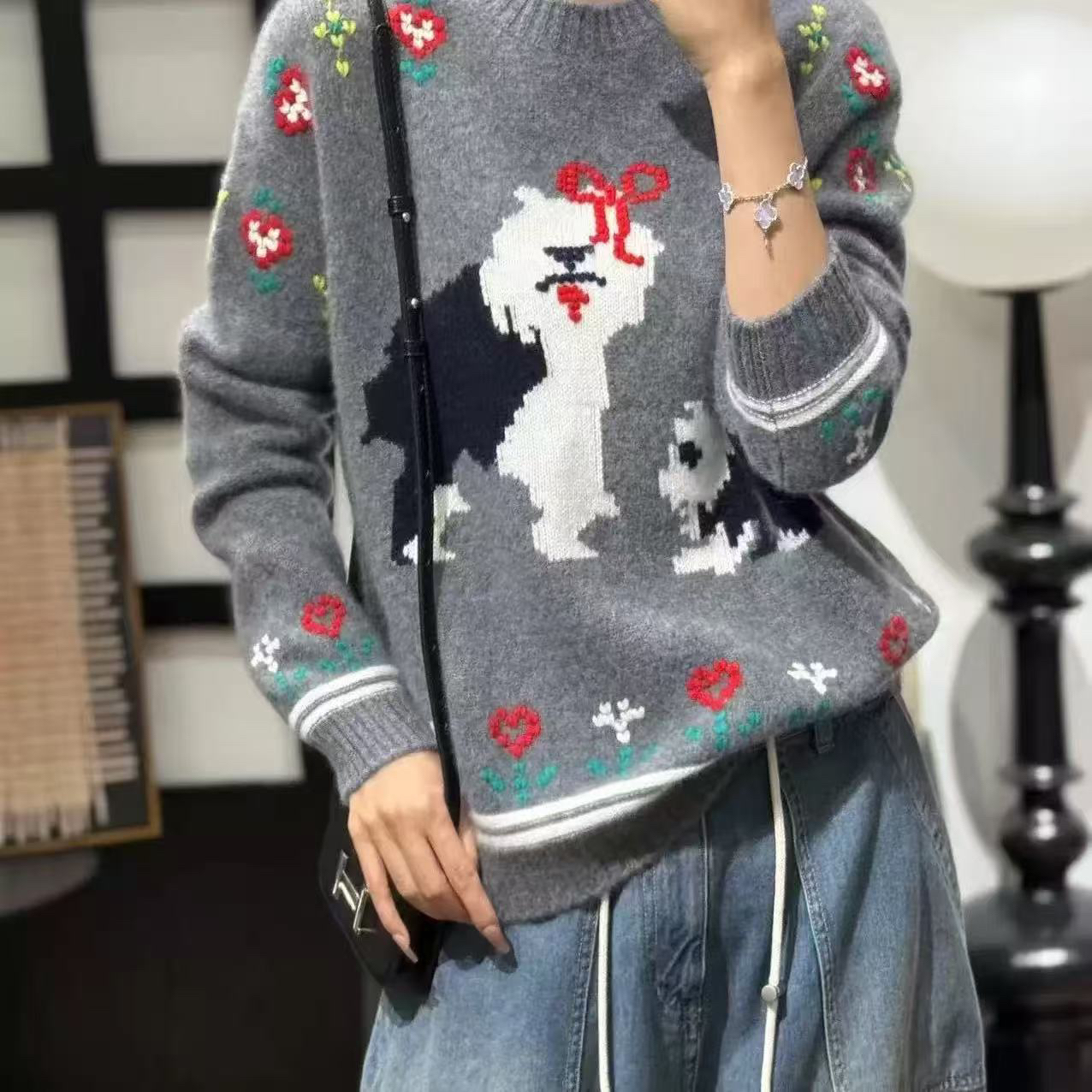 高端羊绒馆2025早秋新款圆领重工刺绣小狗宽松慵懒风毛衣7320