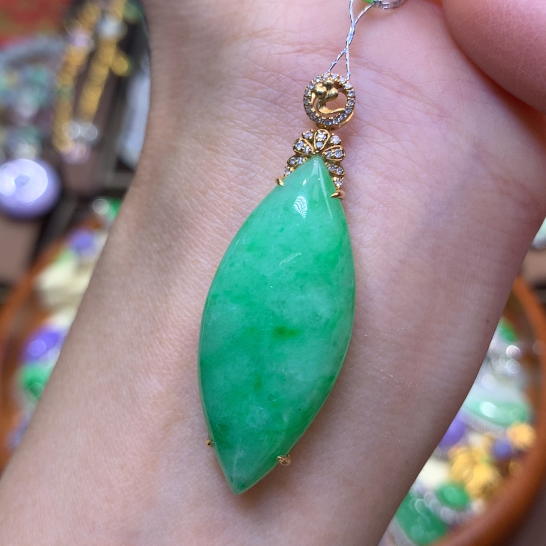 翡翠18K金镶嵌颈饰