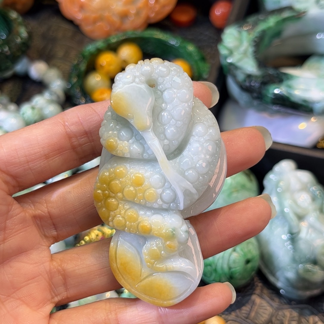 翡翠未镶嵌颈饰待编款