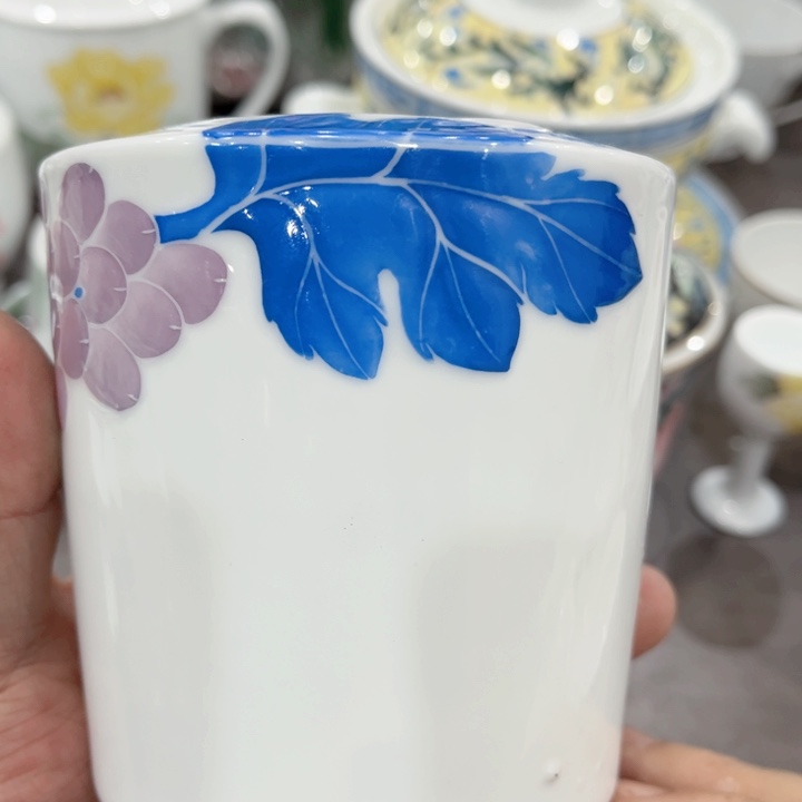 壶釉下五彩的瓷器和瓷器