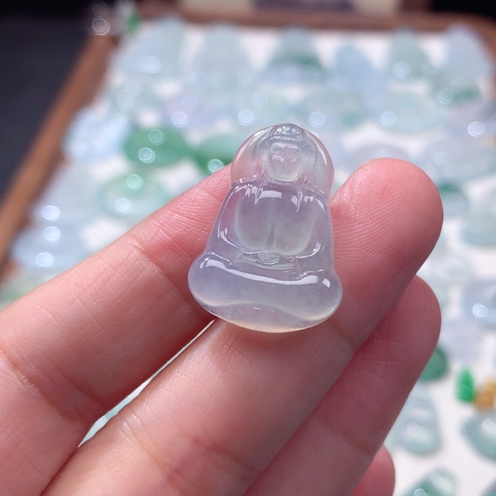 翡翠未镶嵌颈饰冰种素衣观音