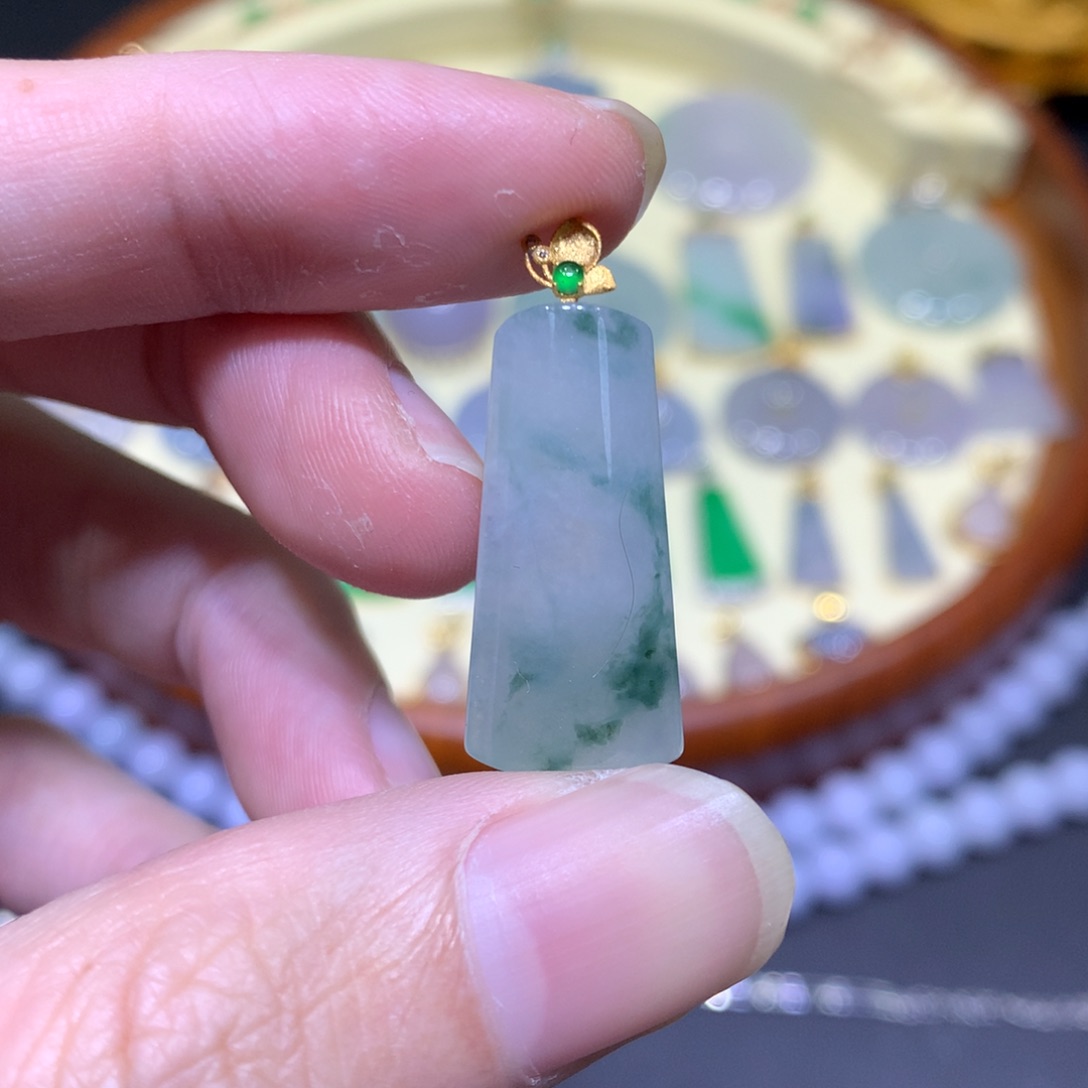 翡翠吊坠(不含链)18K金镶嵌