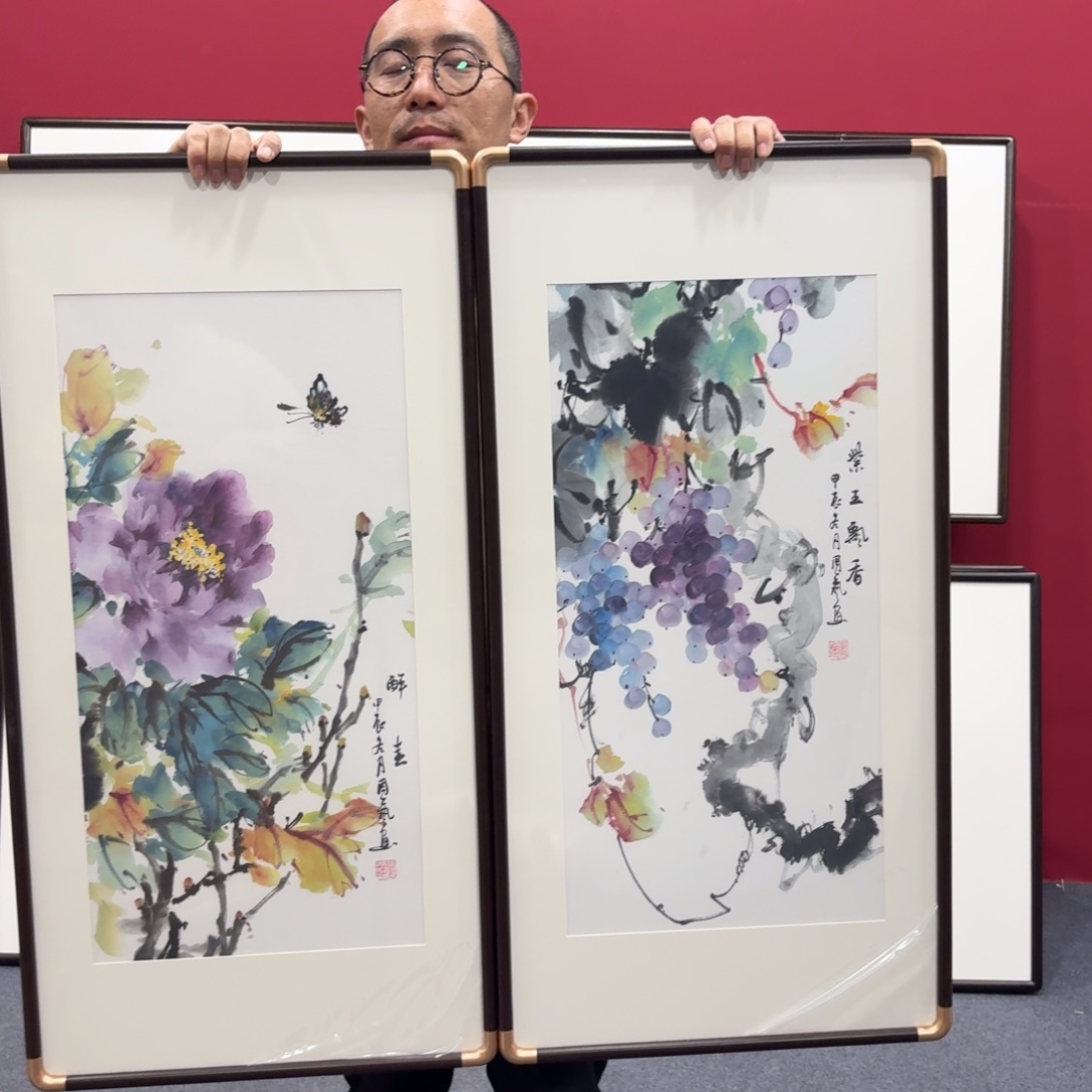 国画带框绘画作品