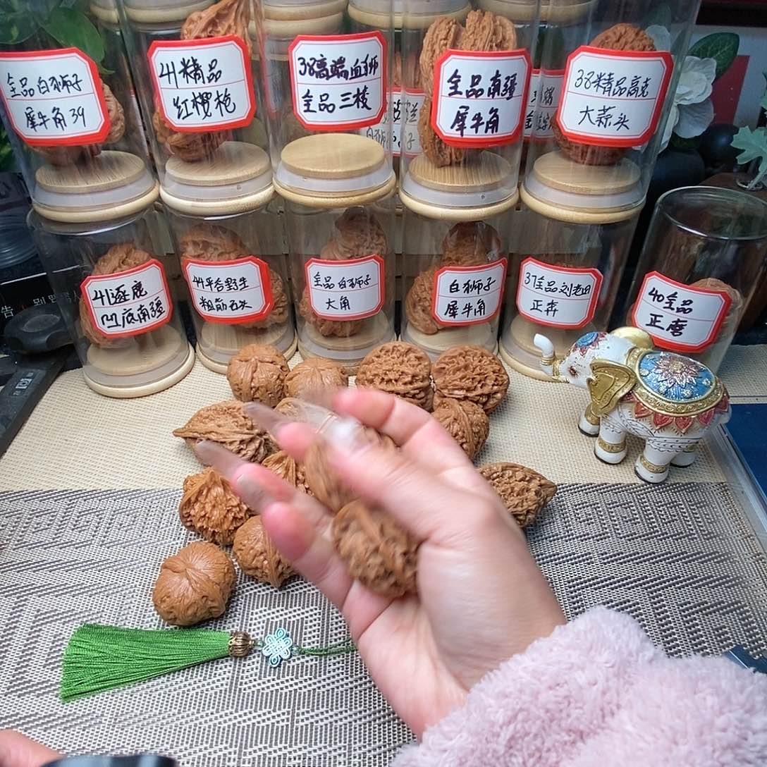 乔***.文玩核桃把件血狮……