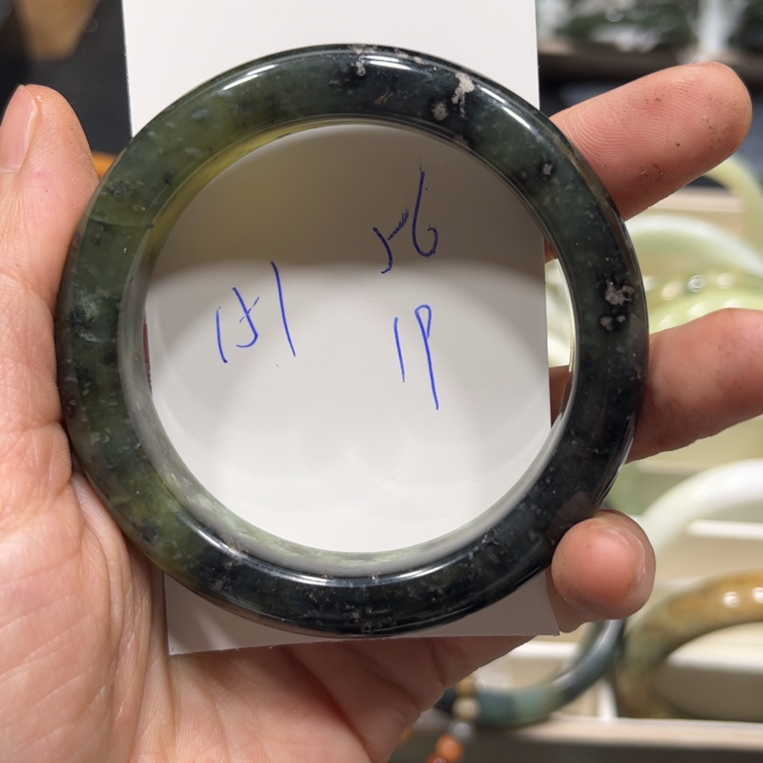 蛇纹石玉手镯未镶嵌汤****妈