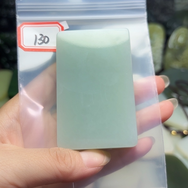 东***和田玉未镶嵌珠宝半成品