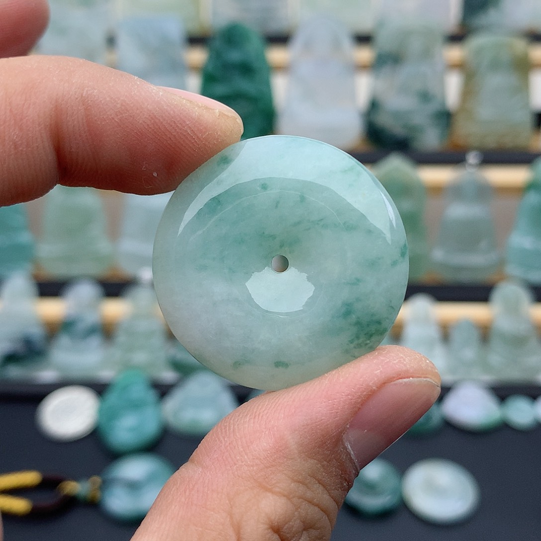 翡翠未镶嵌颈饰平安扣