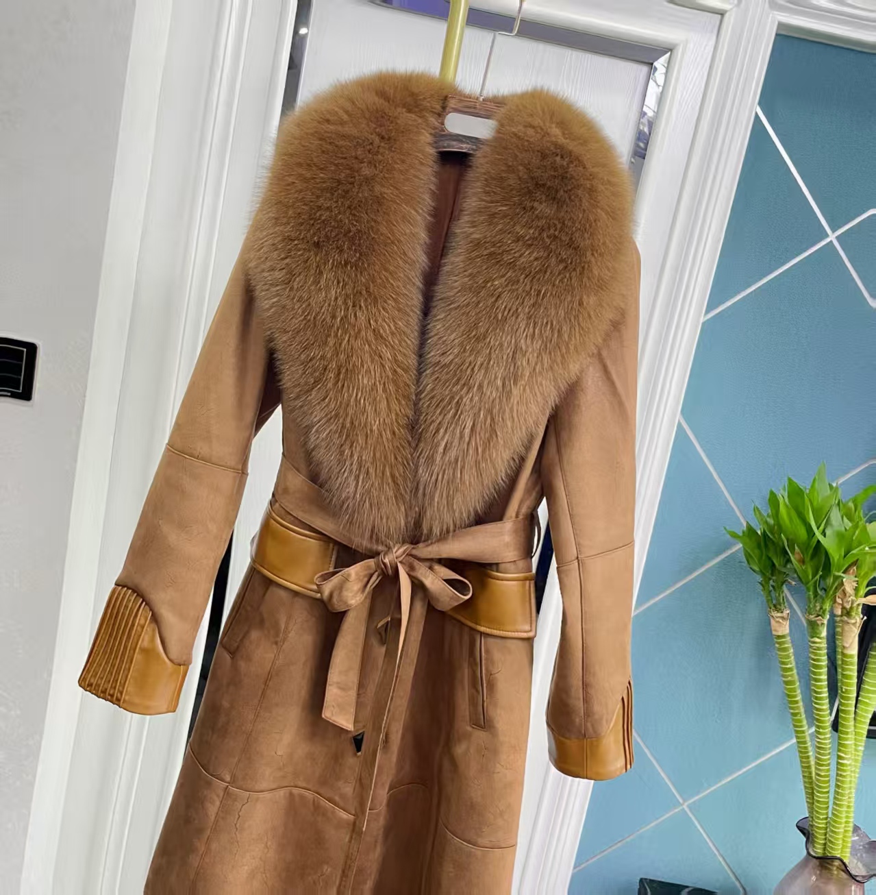 2625海宁皮草兔皮毛一体外套女新款狐狸毛领长款收腰气质