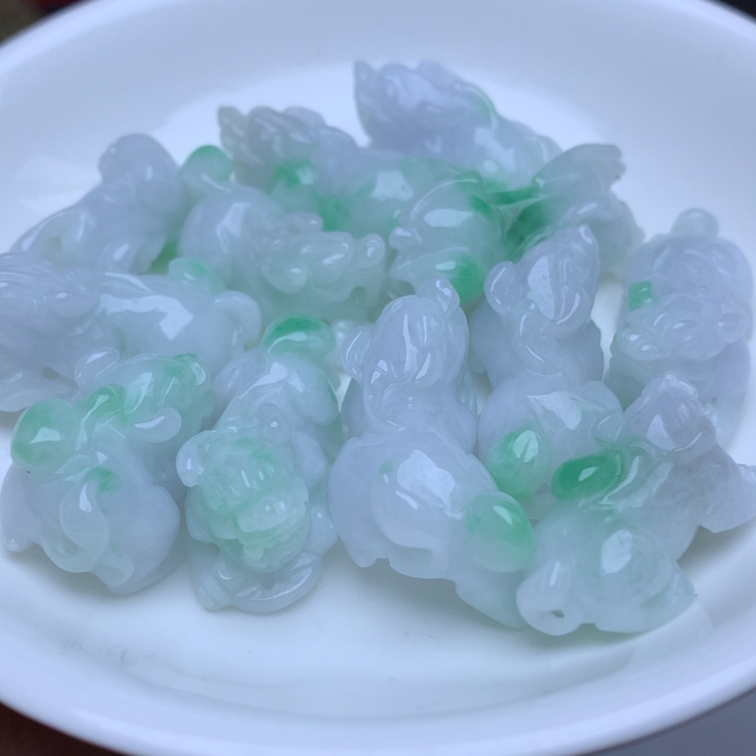 【闪购商品】翡翠手链未镶嵌飘绿手工貔貅一个