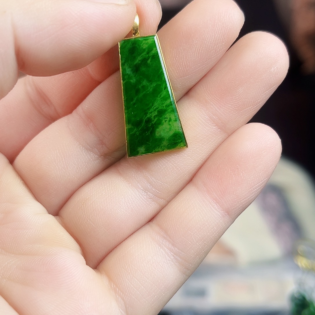 翡翠颈饰18K金镶嵌吊坠