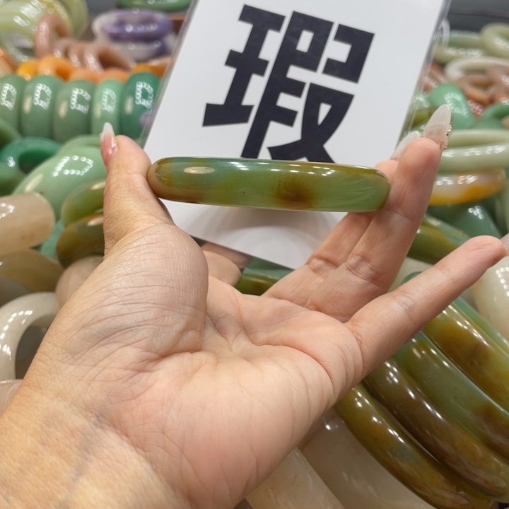 珊****石英质玉未镶嵌珠宝奇石