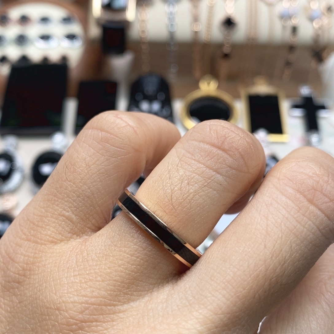 翡翠18K金镶嵌戒指