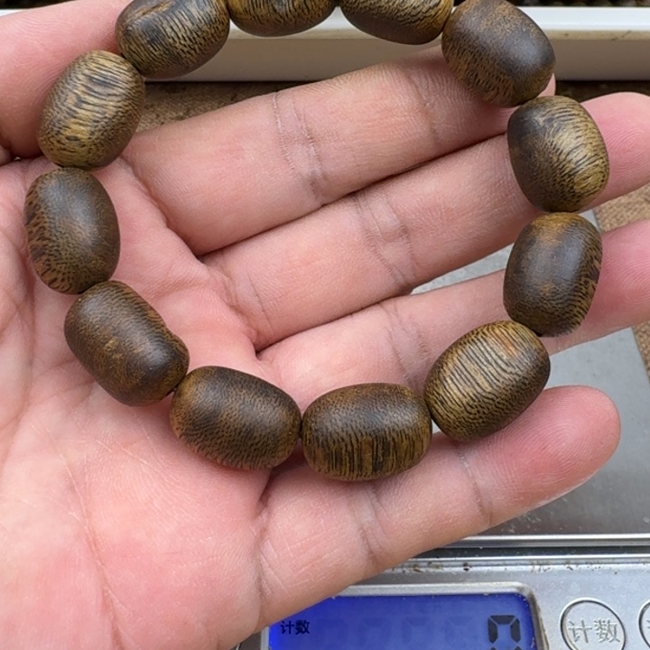 帅***子沉香手串乌身手串11克加