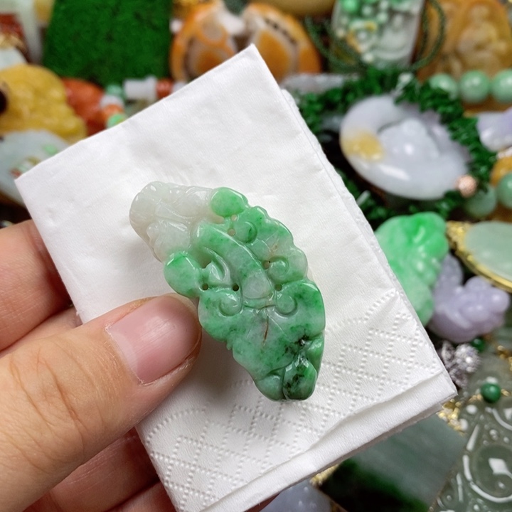 翡翠未镶嵌吊坠(赠链)