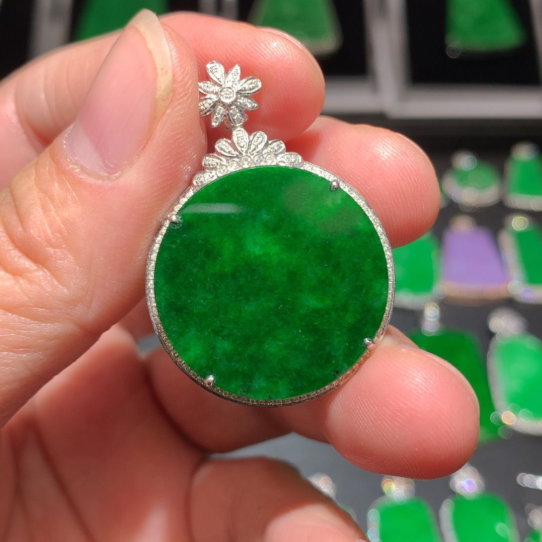 翡翠颈饰18K金镶嵌翡翠