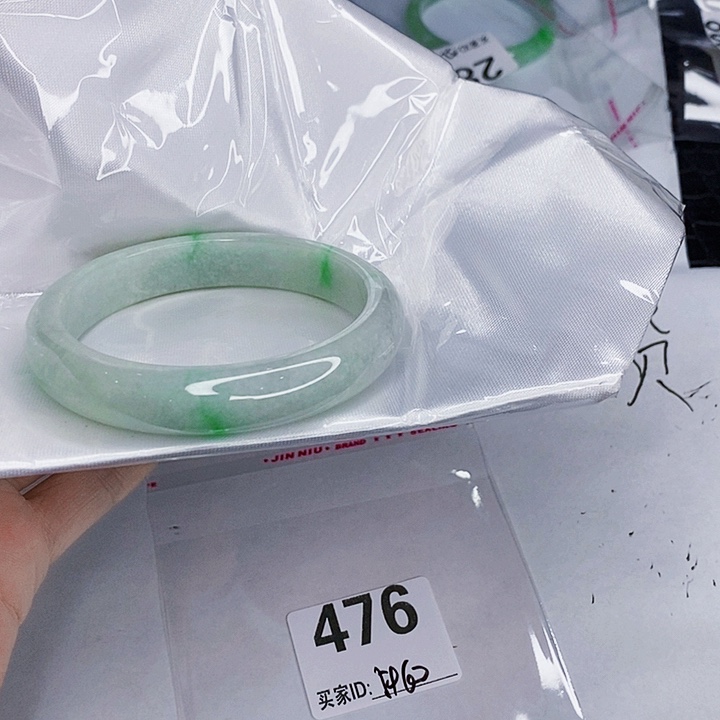 翡翠未镶嵌手镯一图一物实物为准（微瑕处理）