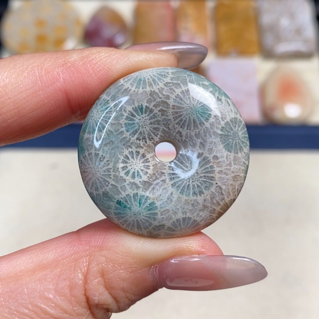 硅化玉未镶嵌吊坠