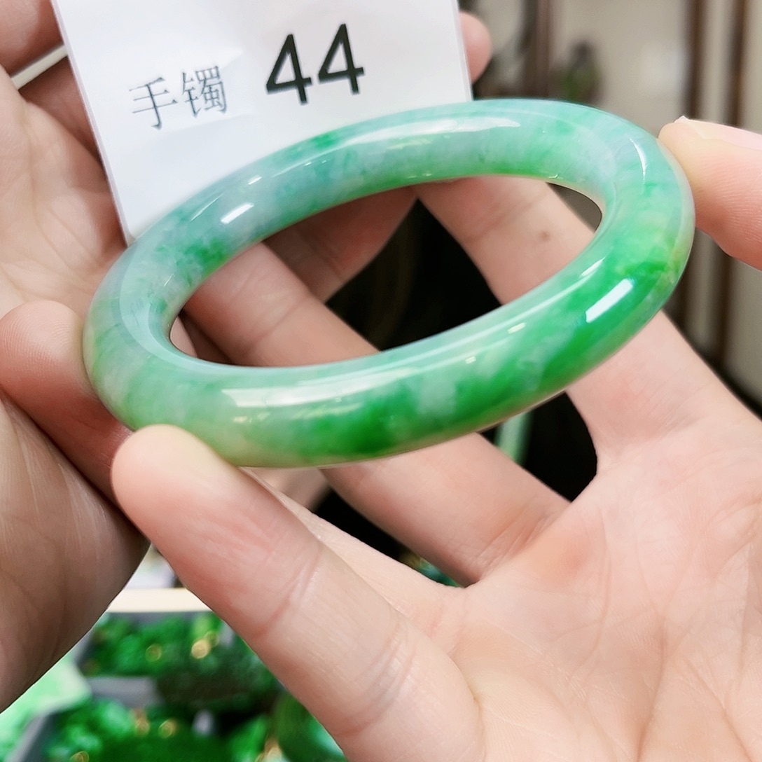 翡翠手镯未镶嵌手镯59