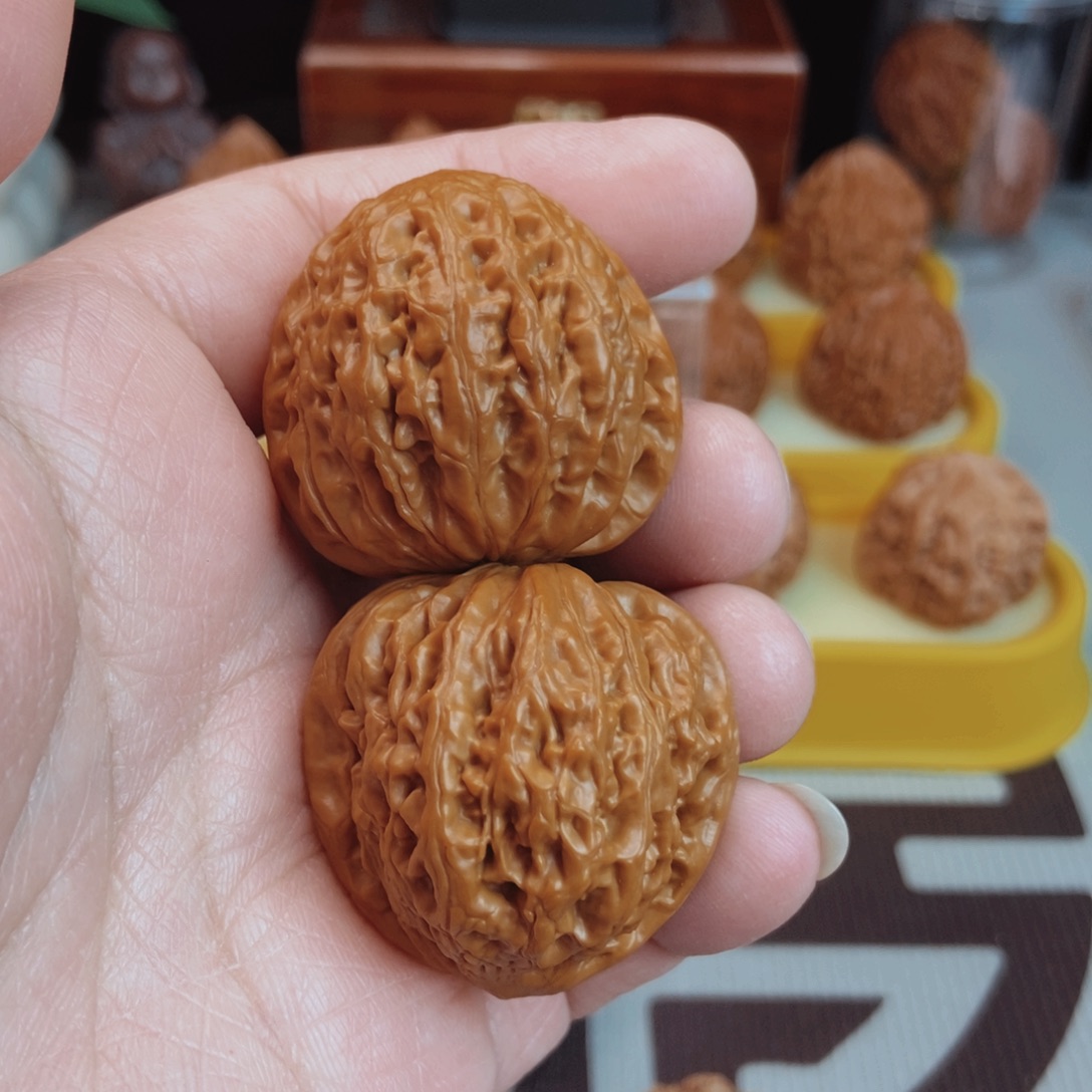 凹***曼福利铁锥核桃手把件！