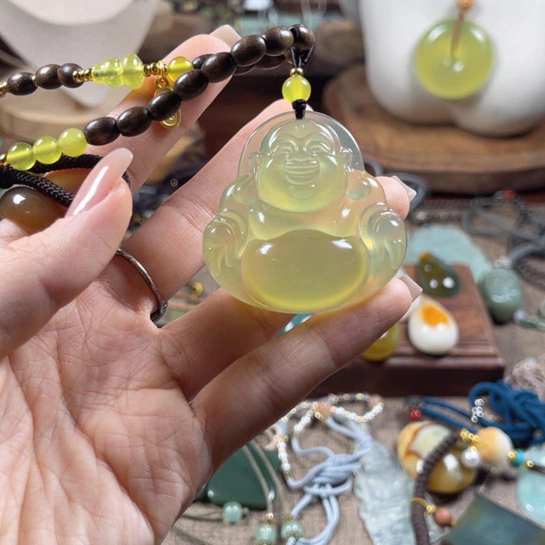 蛇纹石玉未镶嵌颈饰