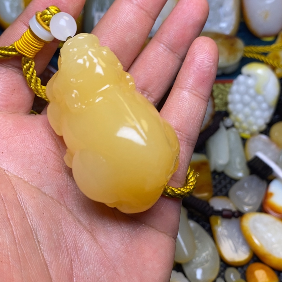 我***的和田玉未镶嵌颈饰