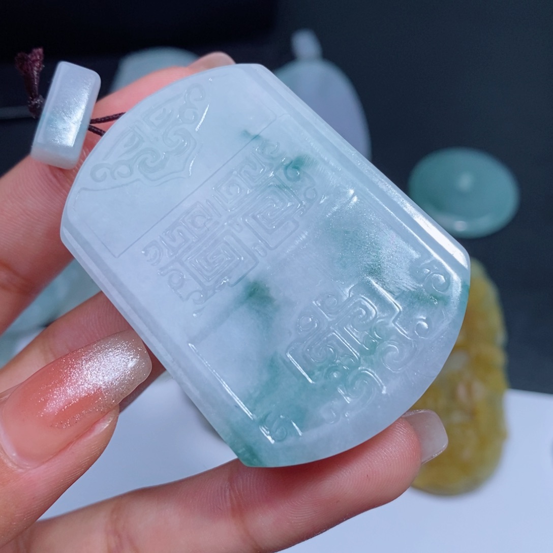 定制翡翠吊坠未镶嵌