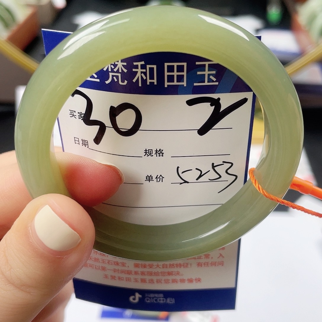 和田玉手镯未镶嵌