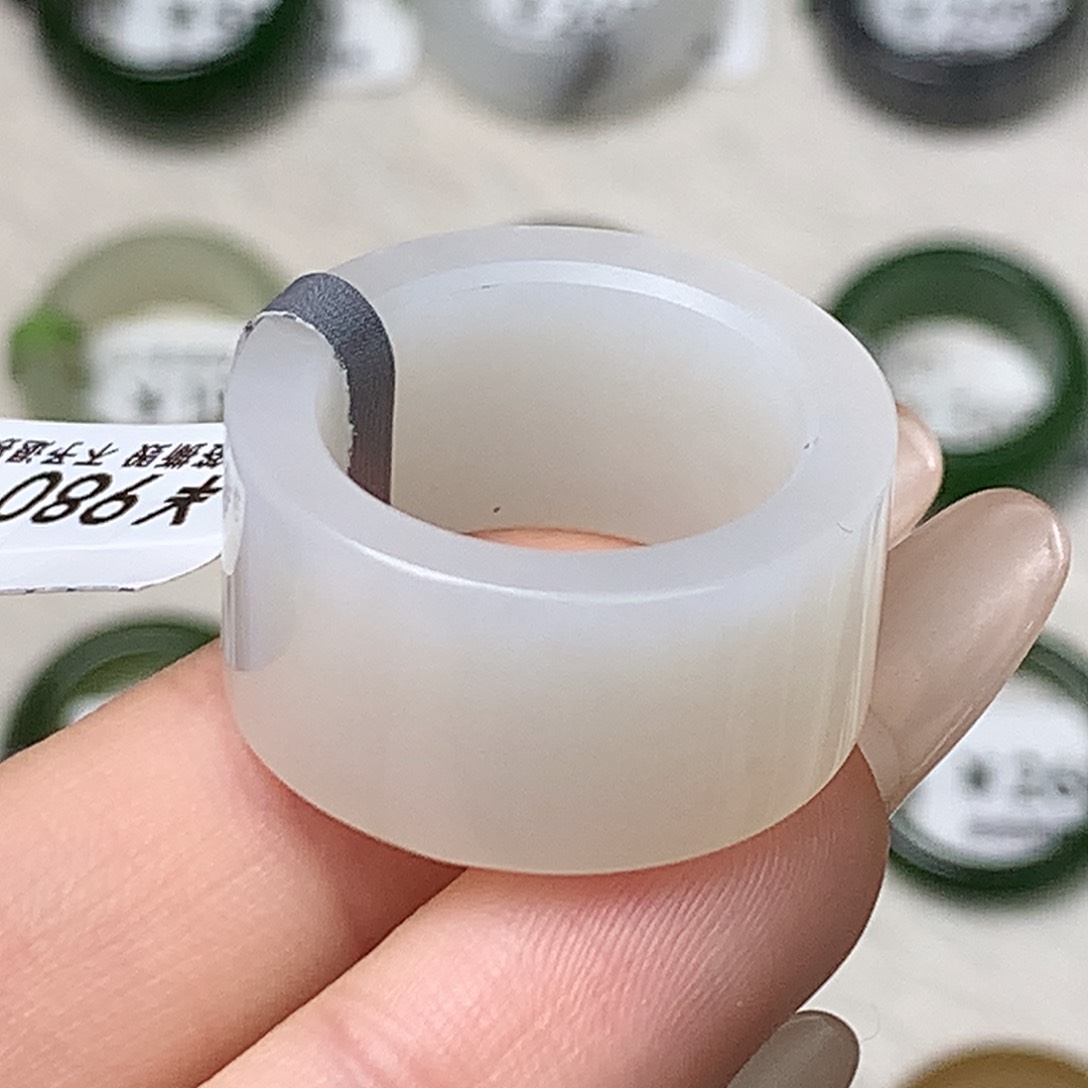 未镶嵌戒指和田玉