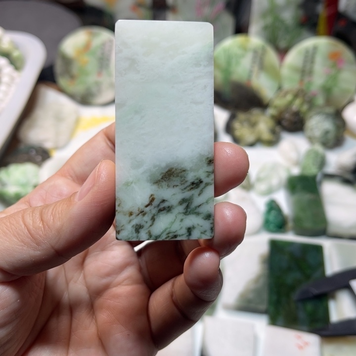 独山玉未镶嵌颈饰