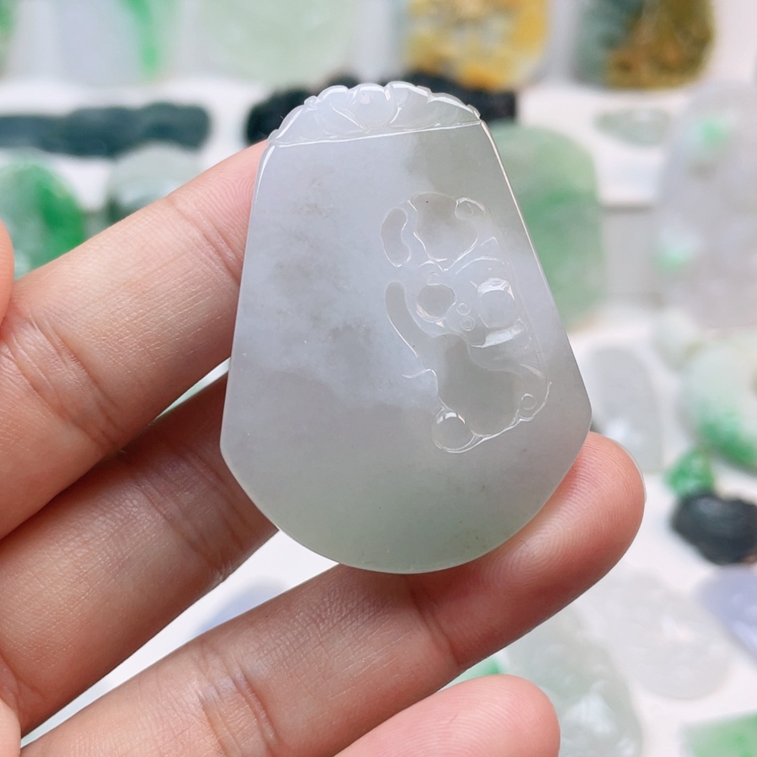 翡翠颈饰未镶嵌花牌