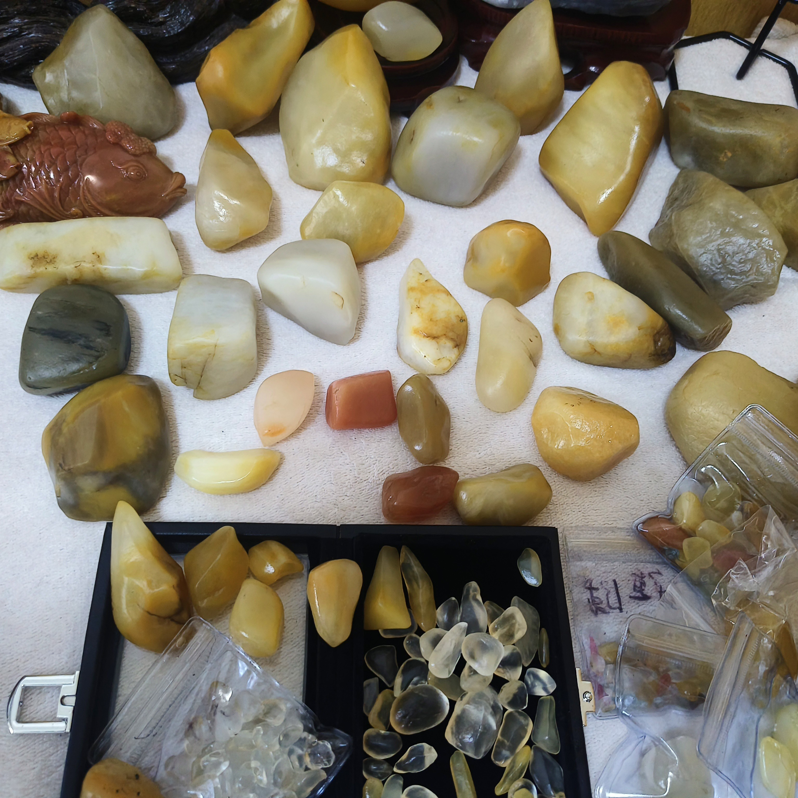 新疆北疆戈壁五彩石画面石金丝玉奇石可作盆景石