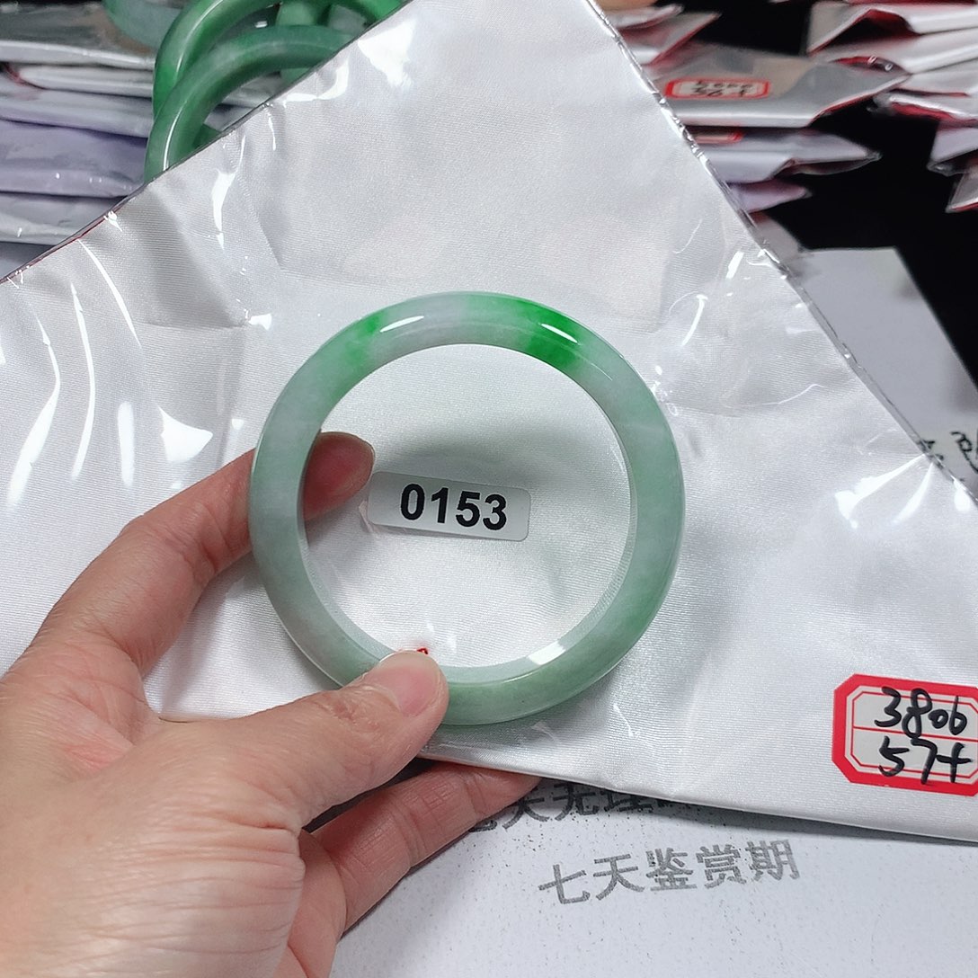 翡翠手镯未镶嵌天然缅甸A货翡翠手镯