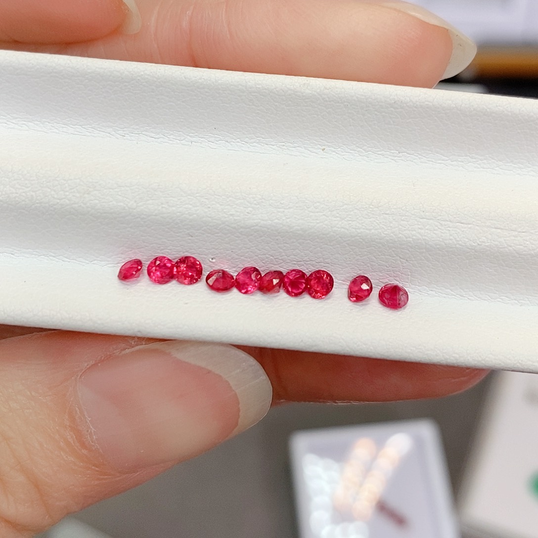 裸石未镶嵌尖晶石