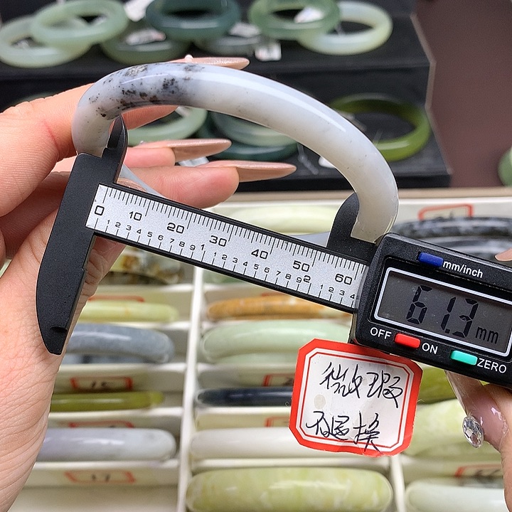 蛇纹石玉手镯未镶嵌17