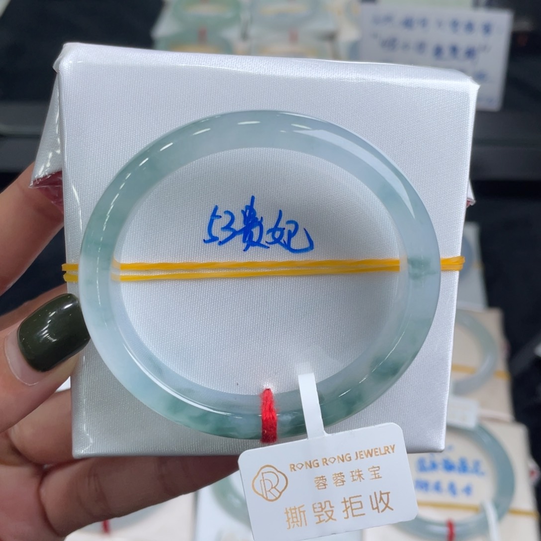 翡翠手镯未镶嵌翡翠手镯