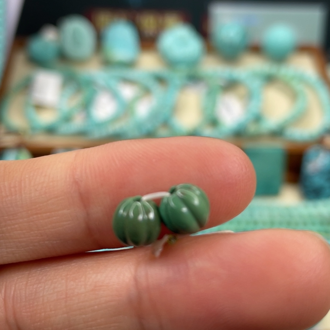 绿松石未镶嵌颈饰