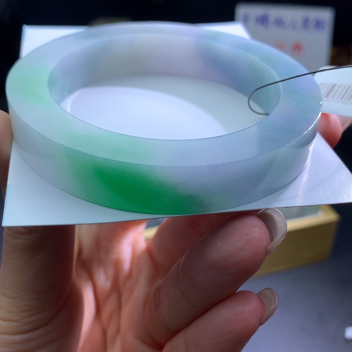 定制翡翠未镶嵌翡翠手镯