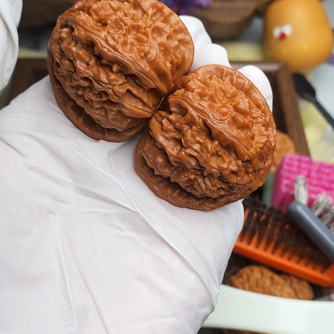 中***果文玩核桃吊坠43三角白