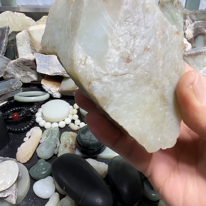 用***4和田玉（糖玉）未镶嵌把件