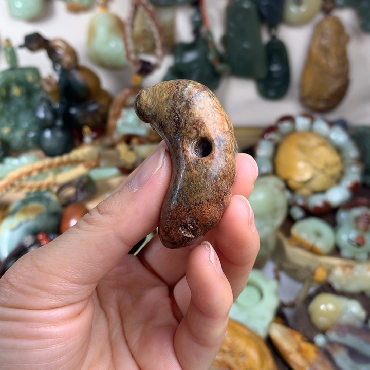 岫岩河磨玉（透闪石质玉）吊坠未镶嵌