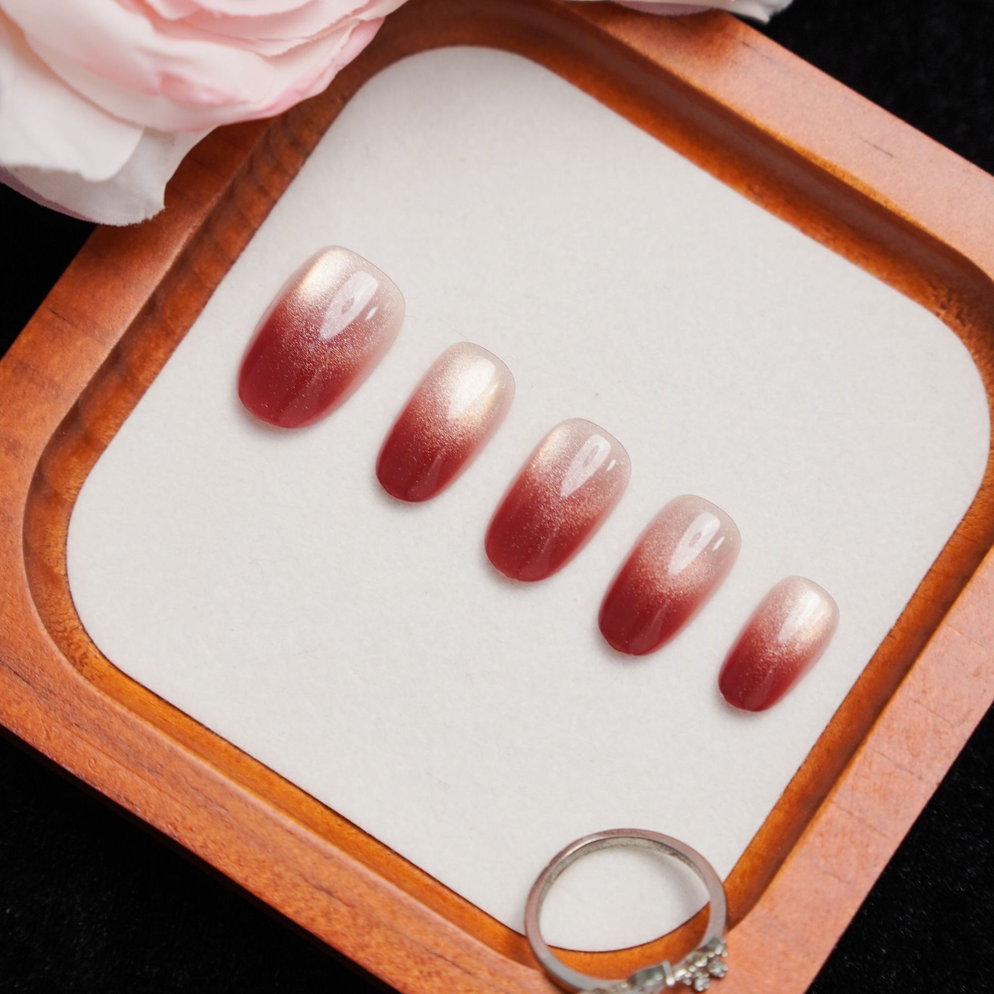 【绯红鎏金】显白纯欲手工穿戴甲秋冬季渐变猫眼鎏金时尚中长款美甲