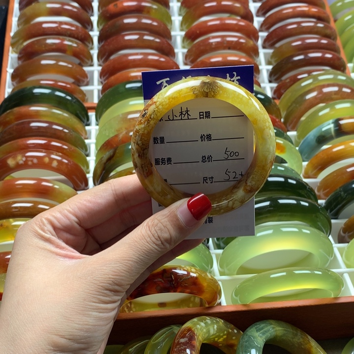 蛇纹石玉未镶嵌手镯小****了