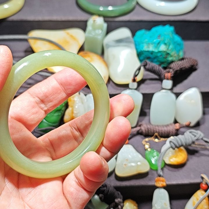 18K金镶嵌手镯和田玉（糖玉）