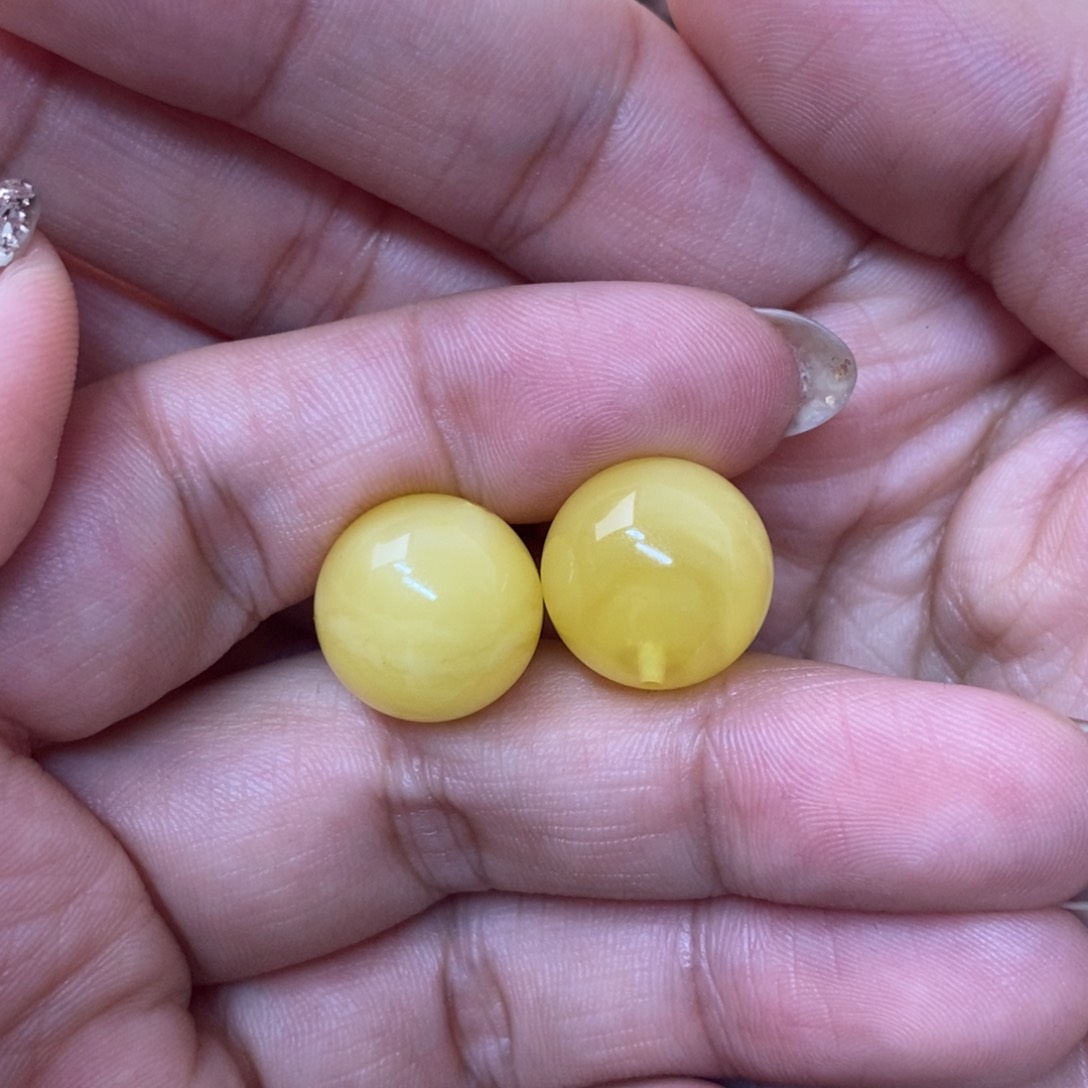 裸石琥珀未镶嵌安****影