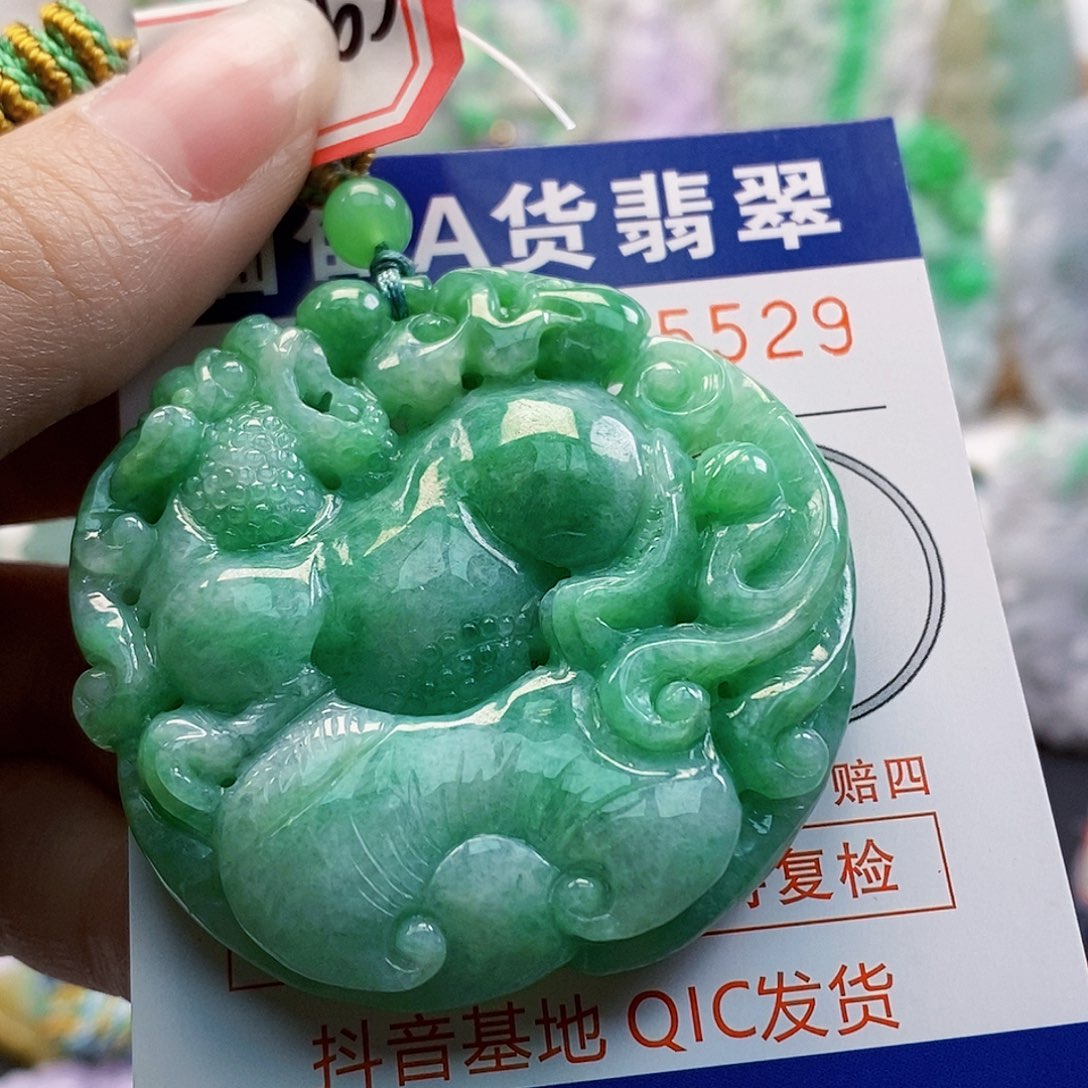 吊坠(不含链)未镶嵌翡翠