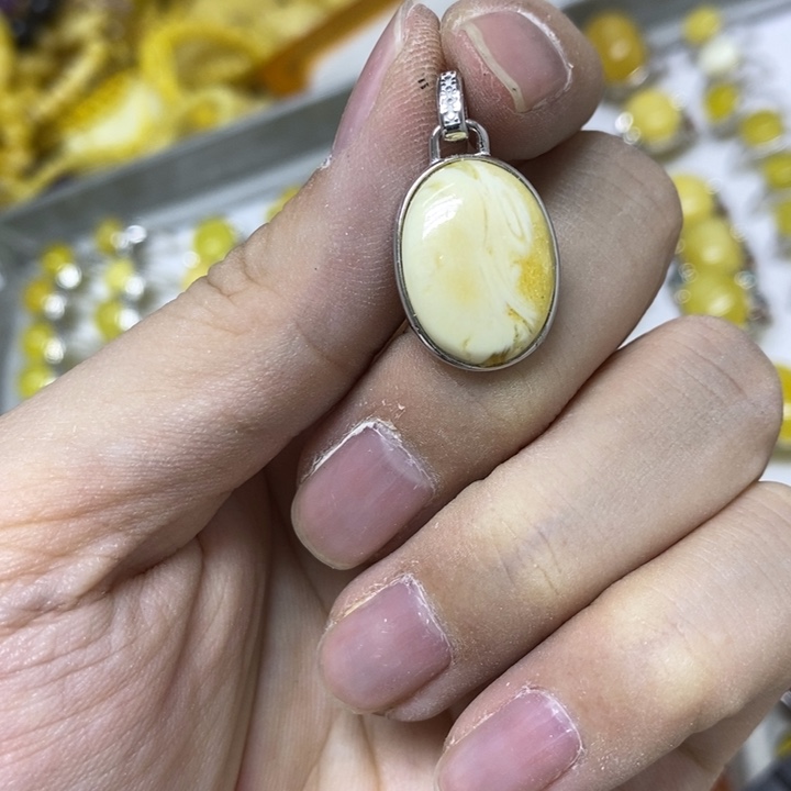 蜜蜡银S925镶嵌裸石吊坠