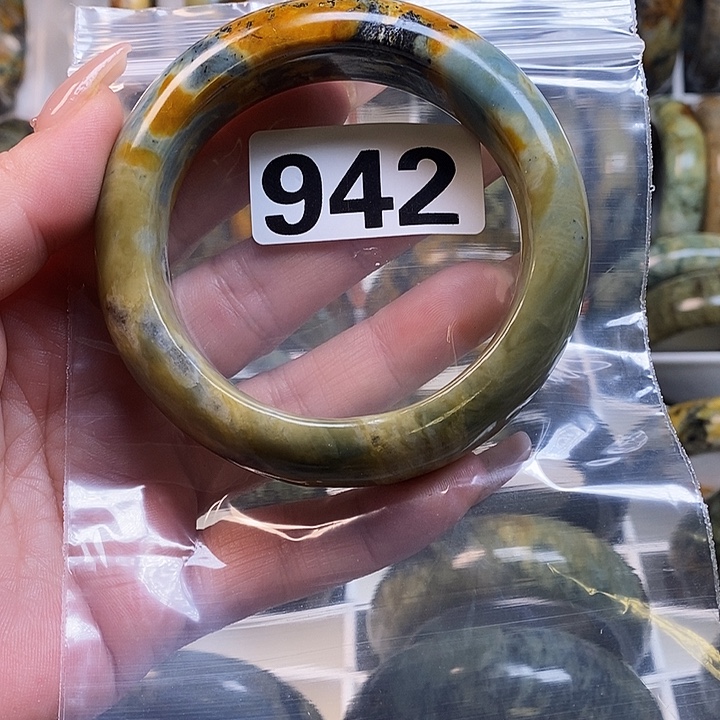 暖***光蛇纹石玉未镶嵌手镯