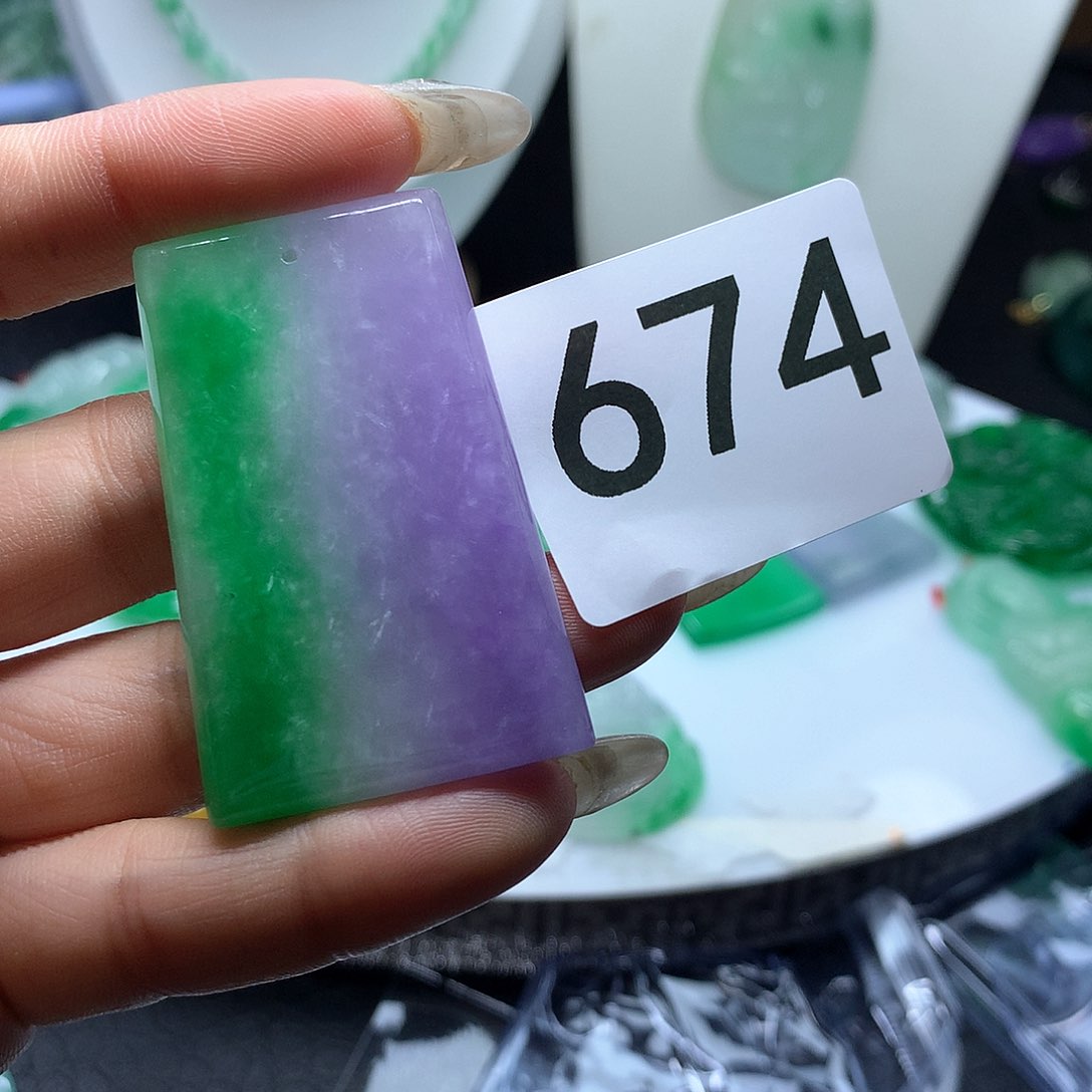 翡翠吊坠(赠链)未镶嵌